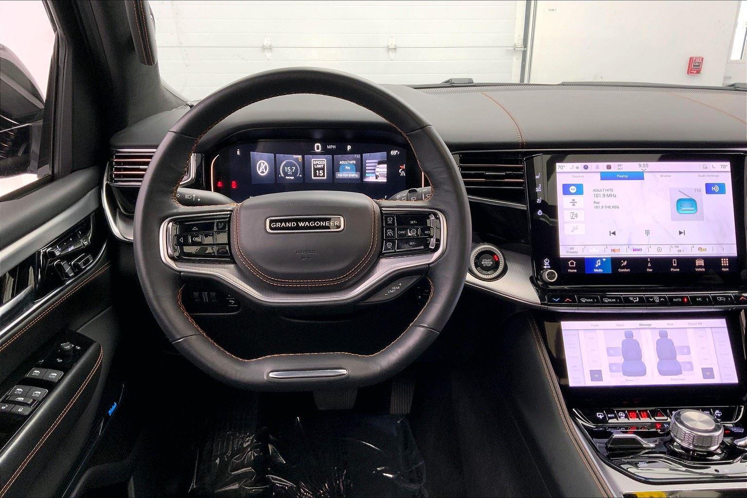 2023 Jeep Wagoneer L Series III photo 3