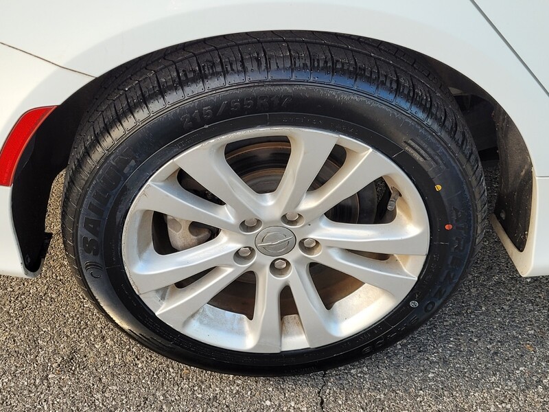 2015 Chrysler 200 Limited photo 16