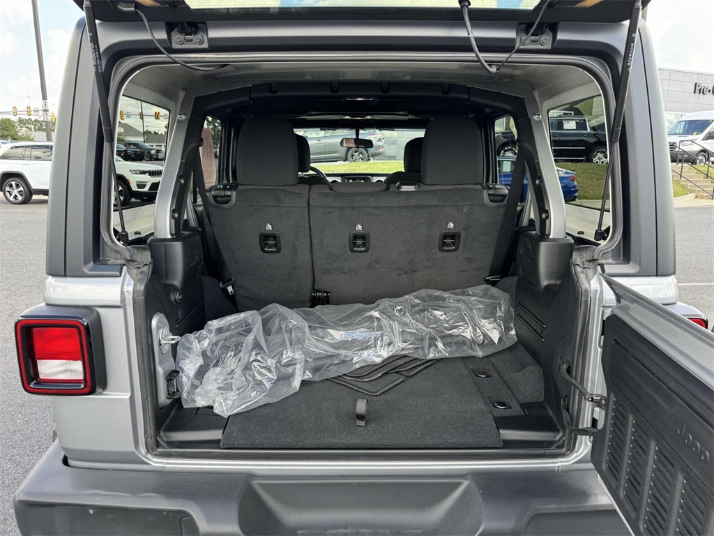 2021 Jeep Wrangler Unlimited Islander photo 28