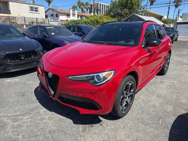 2022 Alfa Romeo Stelvio Ti photo 2