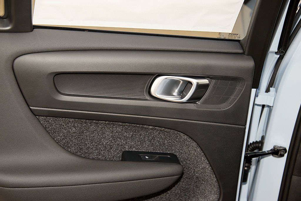 2026 VOLVO XC40 - Image 18