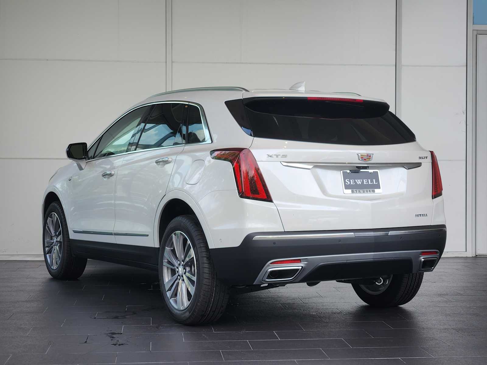 2025 Cadillac XT5 Premium Luxury photo 4