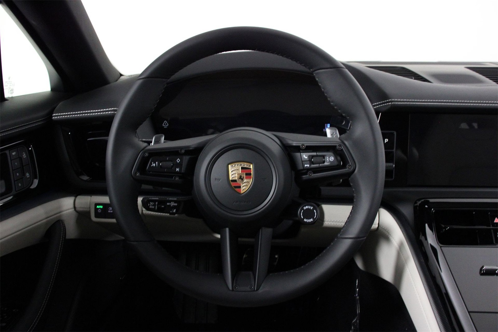 2025 Porsche Panamera 4 photo 12