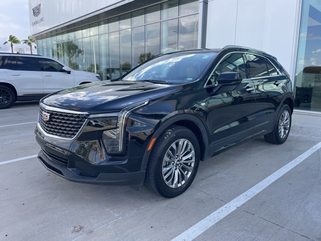 2025 Cadillac XT4 Premium Luxury photo 2