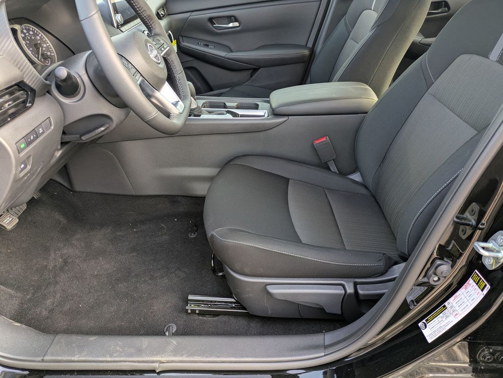2025 Nissan Sentra SV photo 12