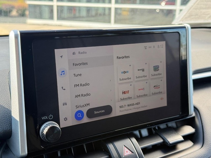 2023 Toyota RAV4 XLE photo 21