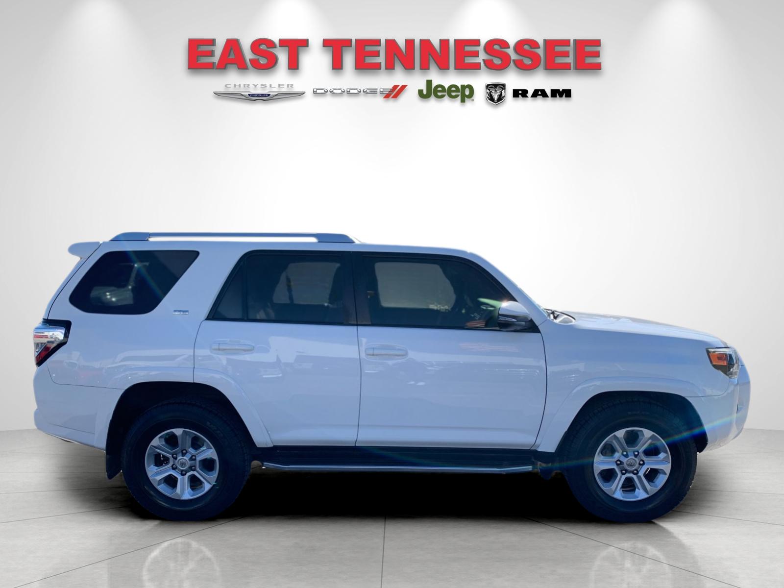 2016 Toyota 4Runner SR5 Premium photo 2