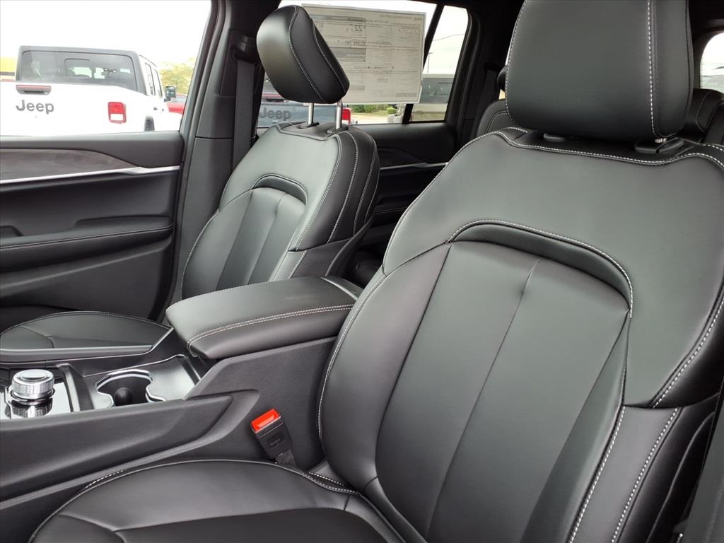 2025 Jeep Grand Cherokee Limited photo 7