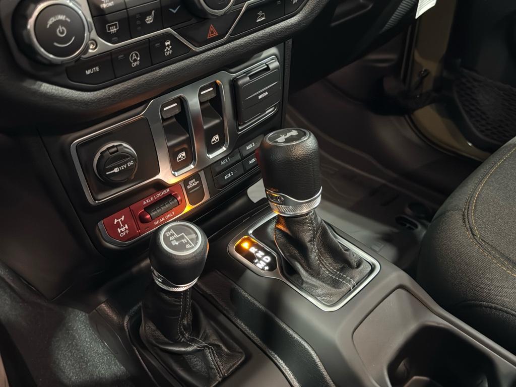 2025 Jeep Wrangler Willys photo 32