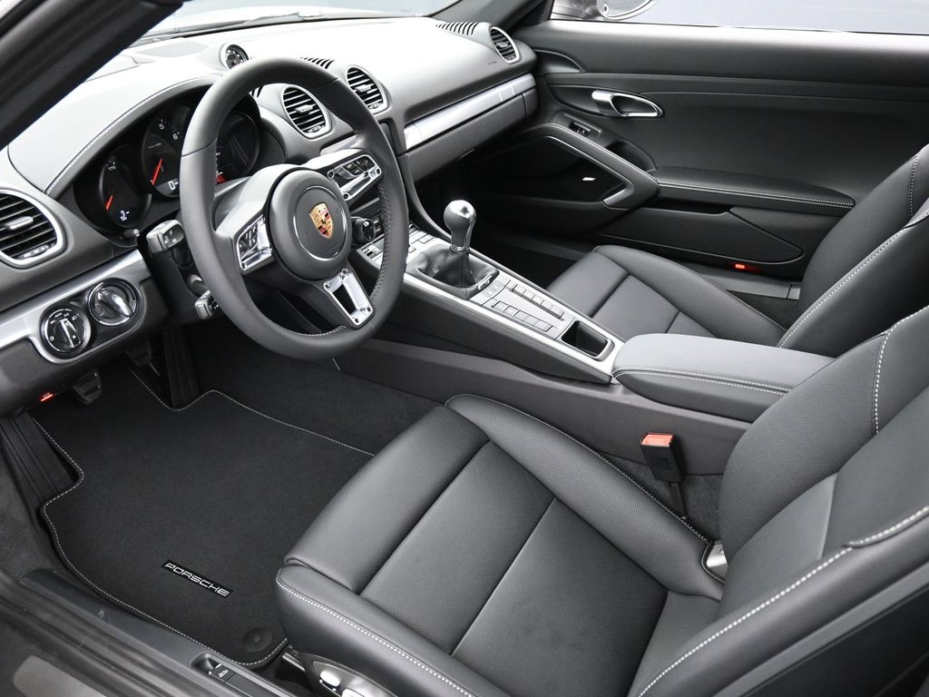 2025 Porsche Cayman photo 3