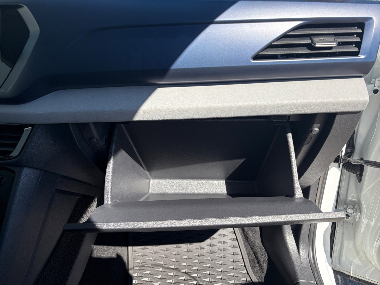 2022 Volkswagen Taos SE photo 28