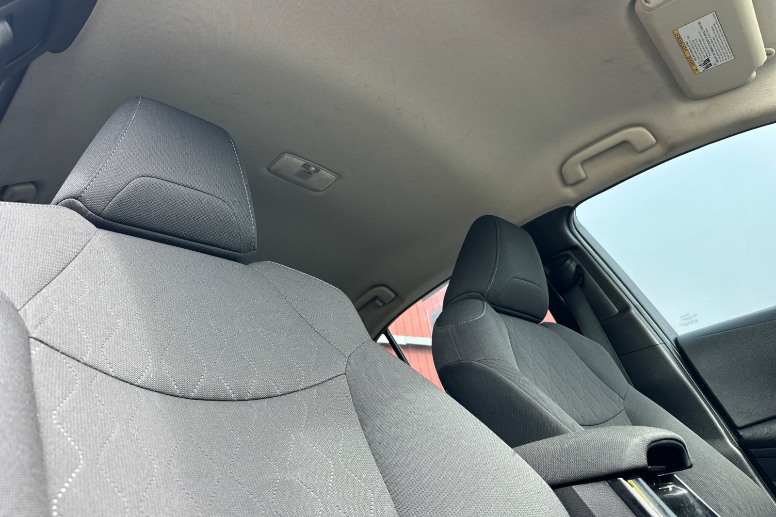 2021 Toyota Corolla LE photo 12