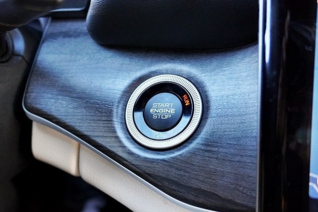 Used 2023 White Jeep Limited image 32