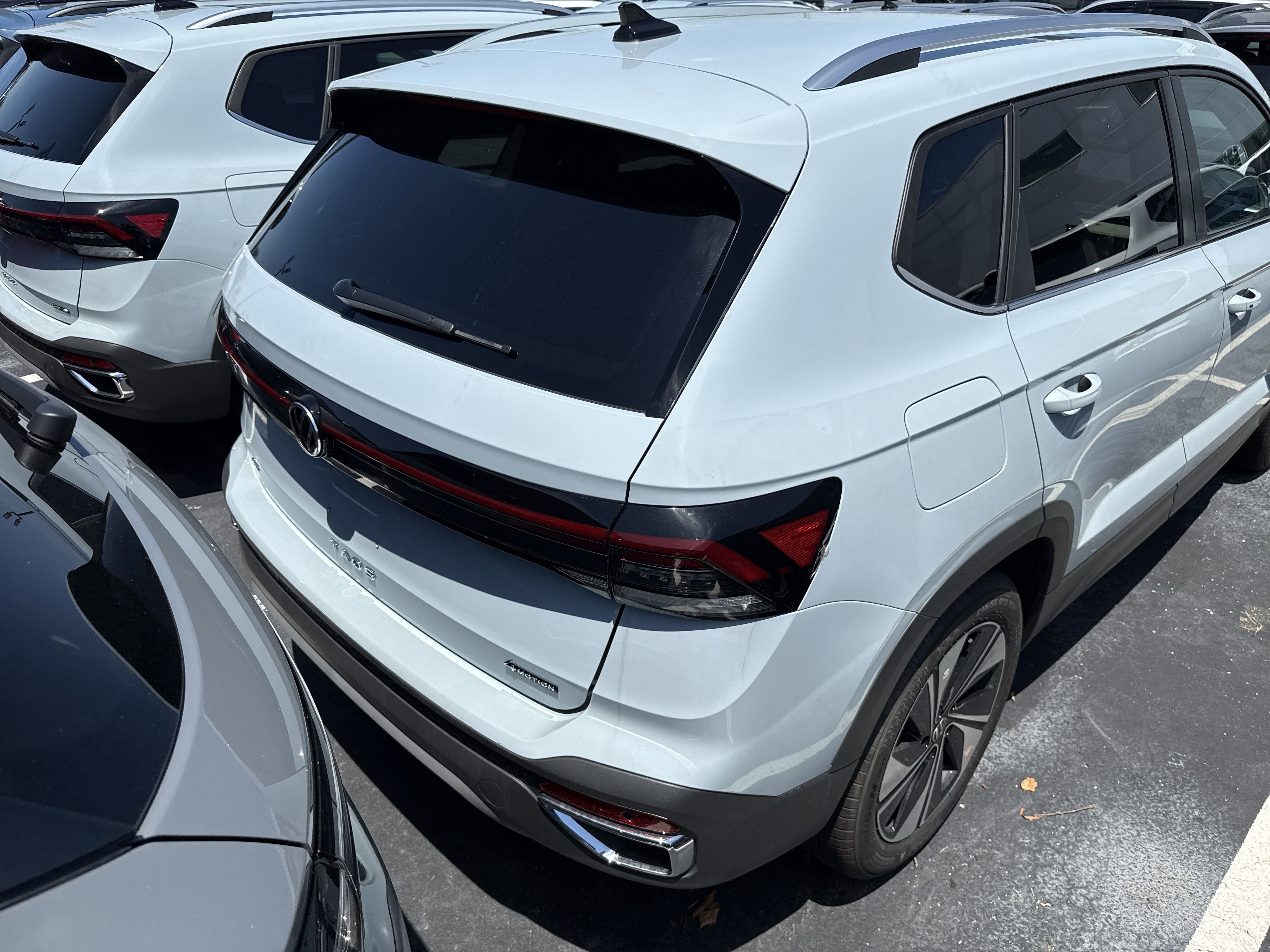 2025 Volkswagen Taos SE photo 2