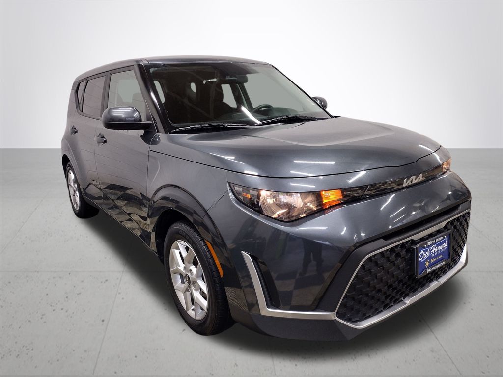 2023 Kia Soul LX photo 3