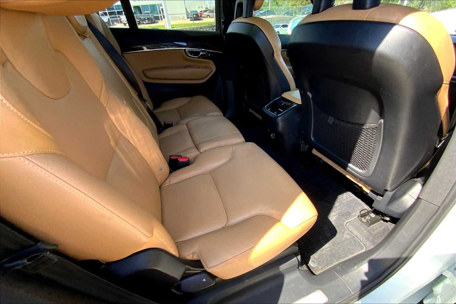 2018 Volvo XC90 Momentum photo 17