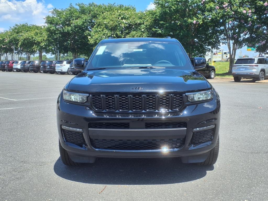 2025 Jeep Grand Cherokee Limited photo 2