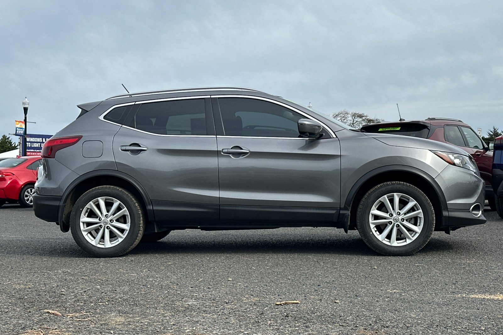 2017 Nissan Rogue Sport SV photo 2