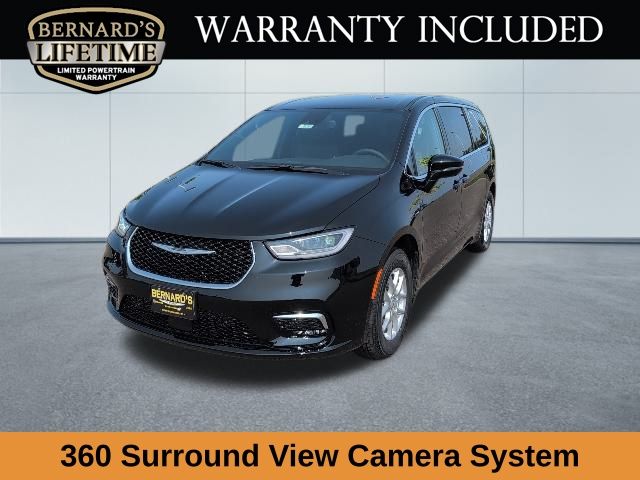 2026 Chrysler Pacifica Select's photo