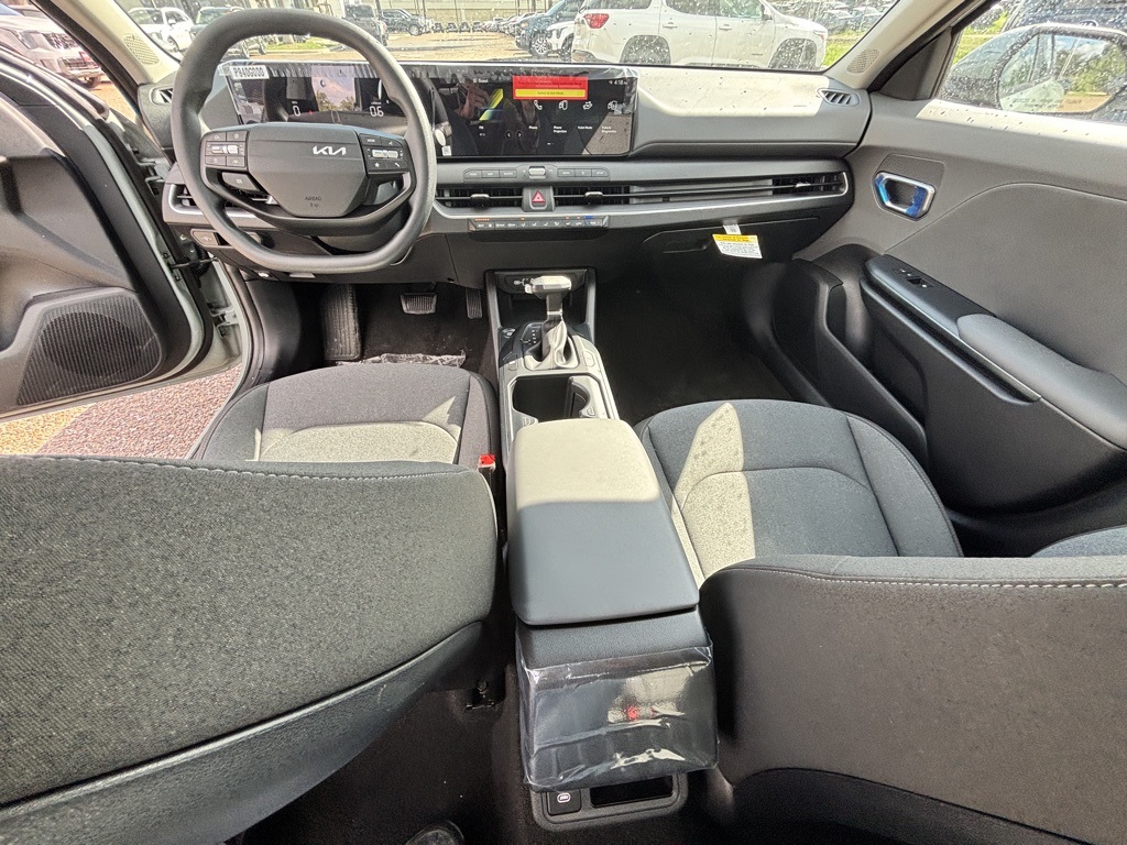 2025 Kia K4 LXS photo 13