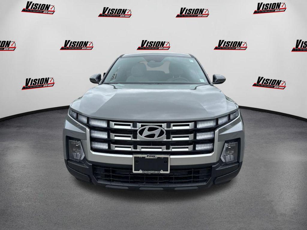 2025 Hyundai Santa Cruz SE photo 2