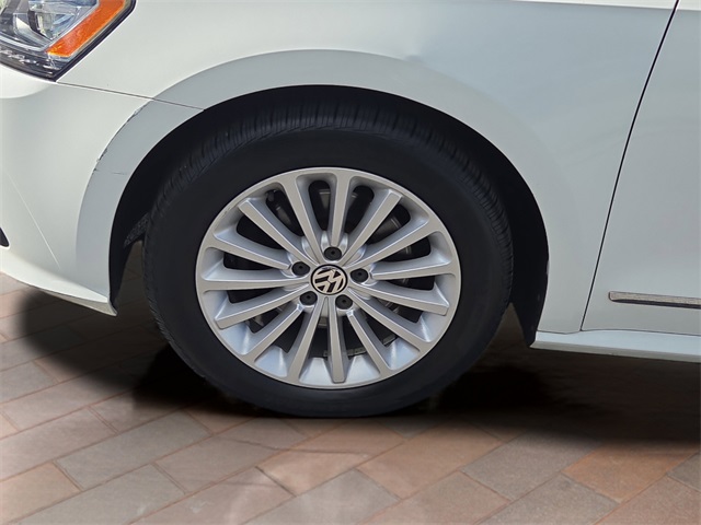 2017 Volkswagen Passat SE photo 19