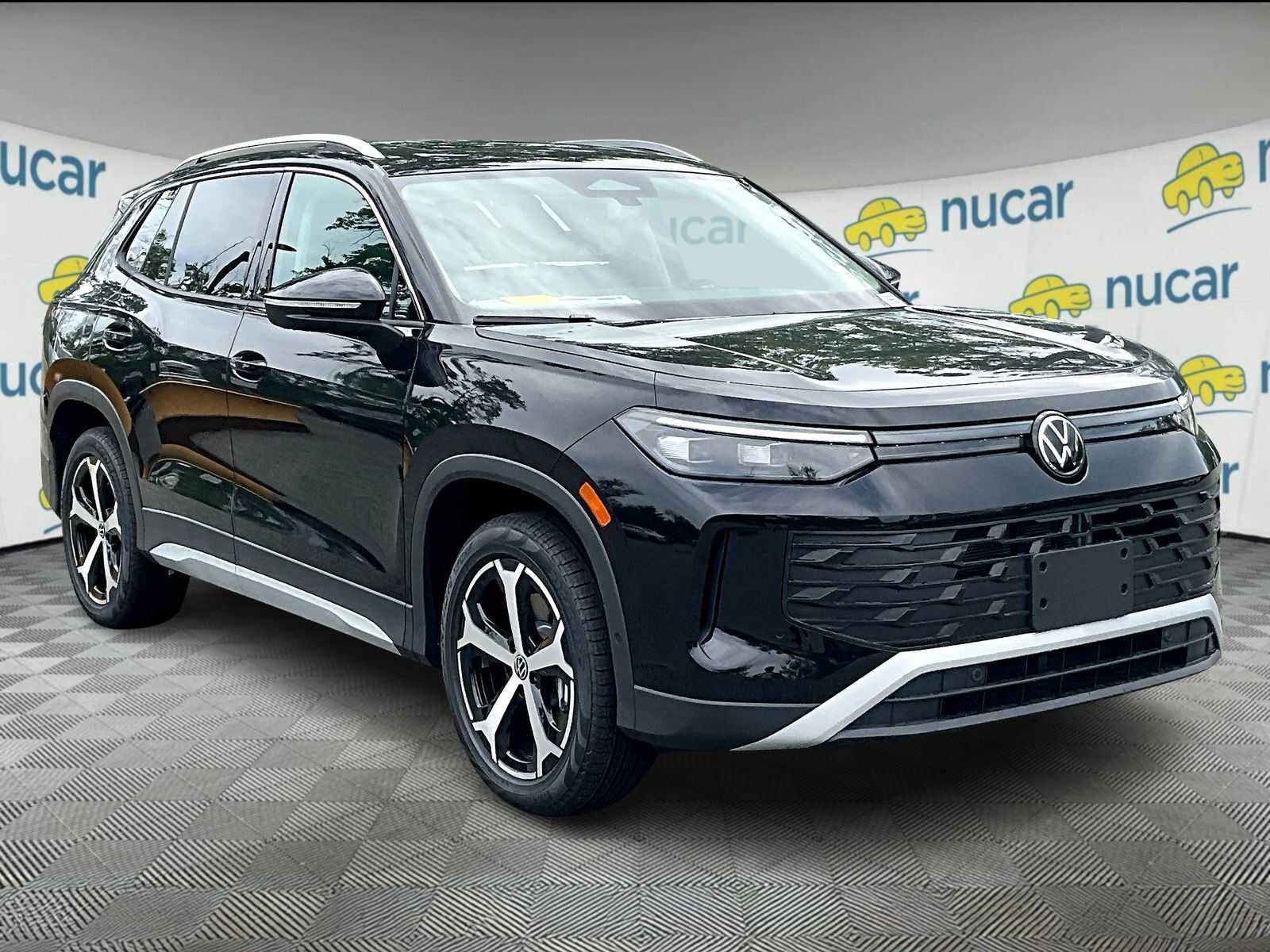 2025 Volkswagen Tiguan SE's photo