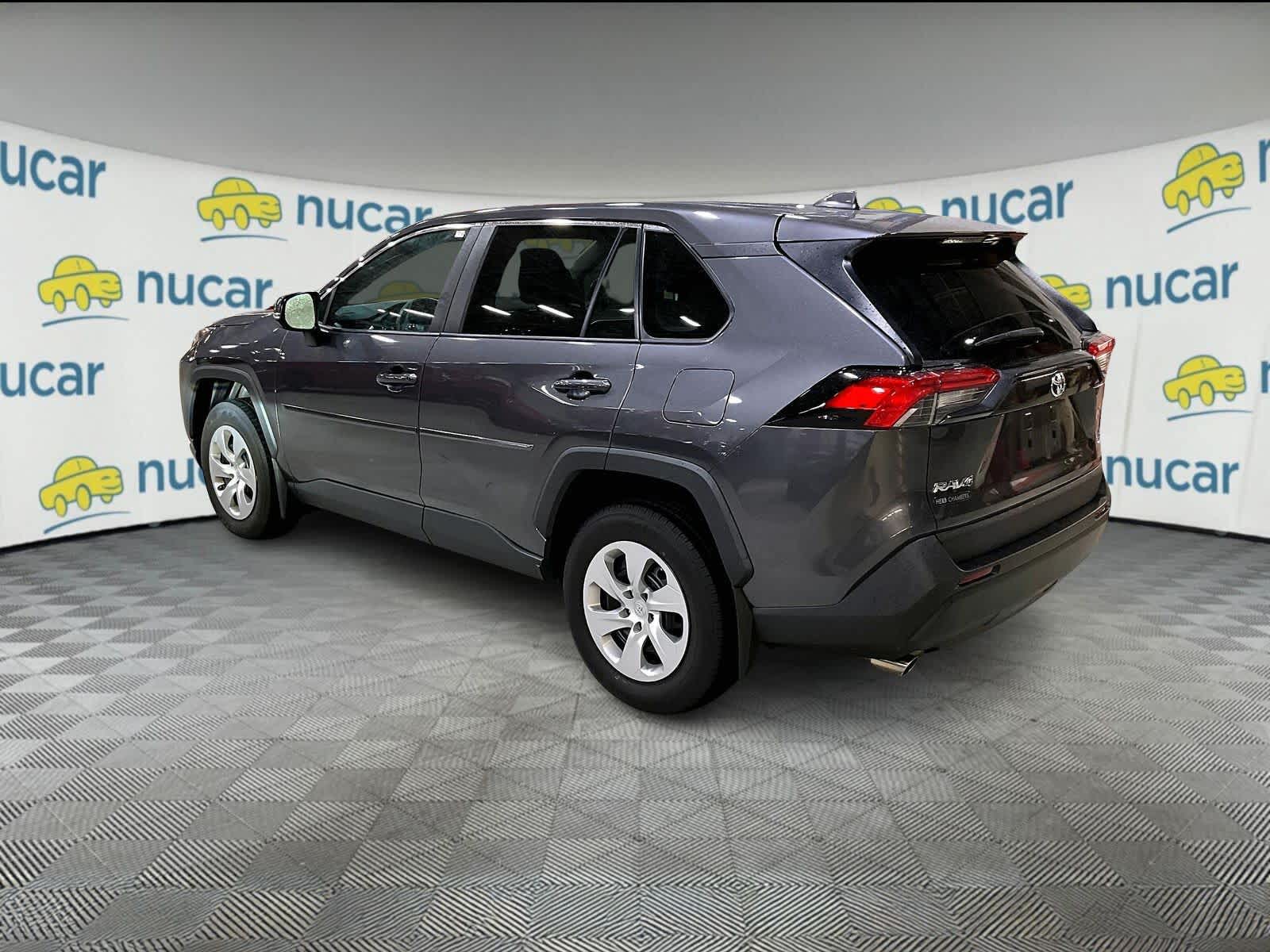 2022 Toyota RAV4 LE photo 3