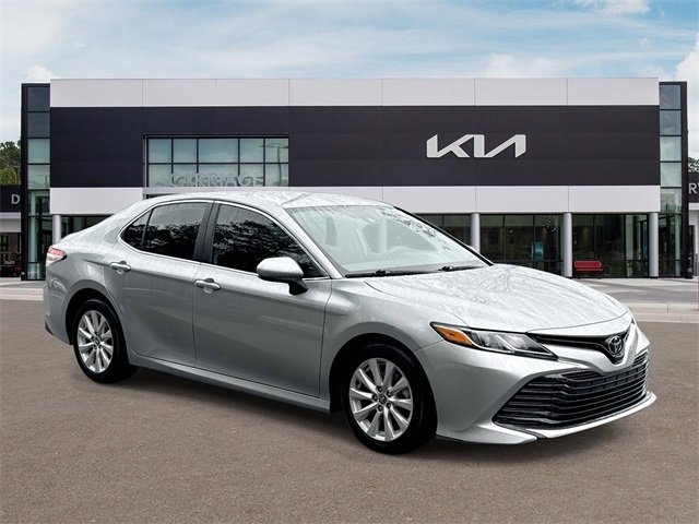 2020 Toyota Camry LE photo 2