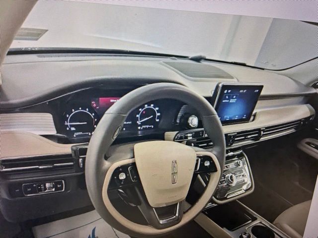 2022 Lincoln Corsair Standard photo 4