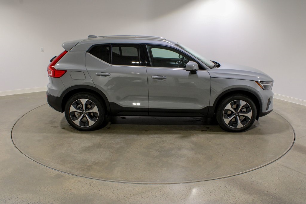 2025 Volvo XC40 Core photo 6