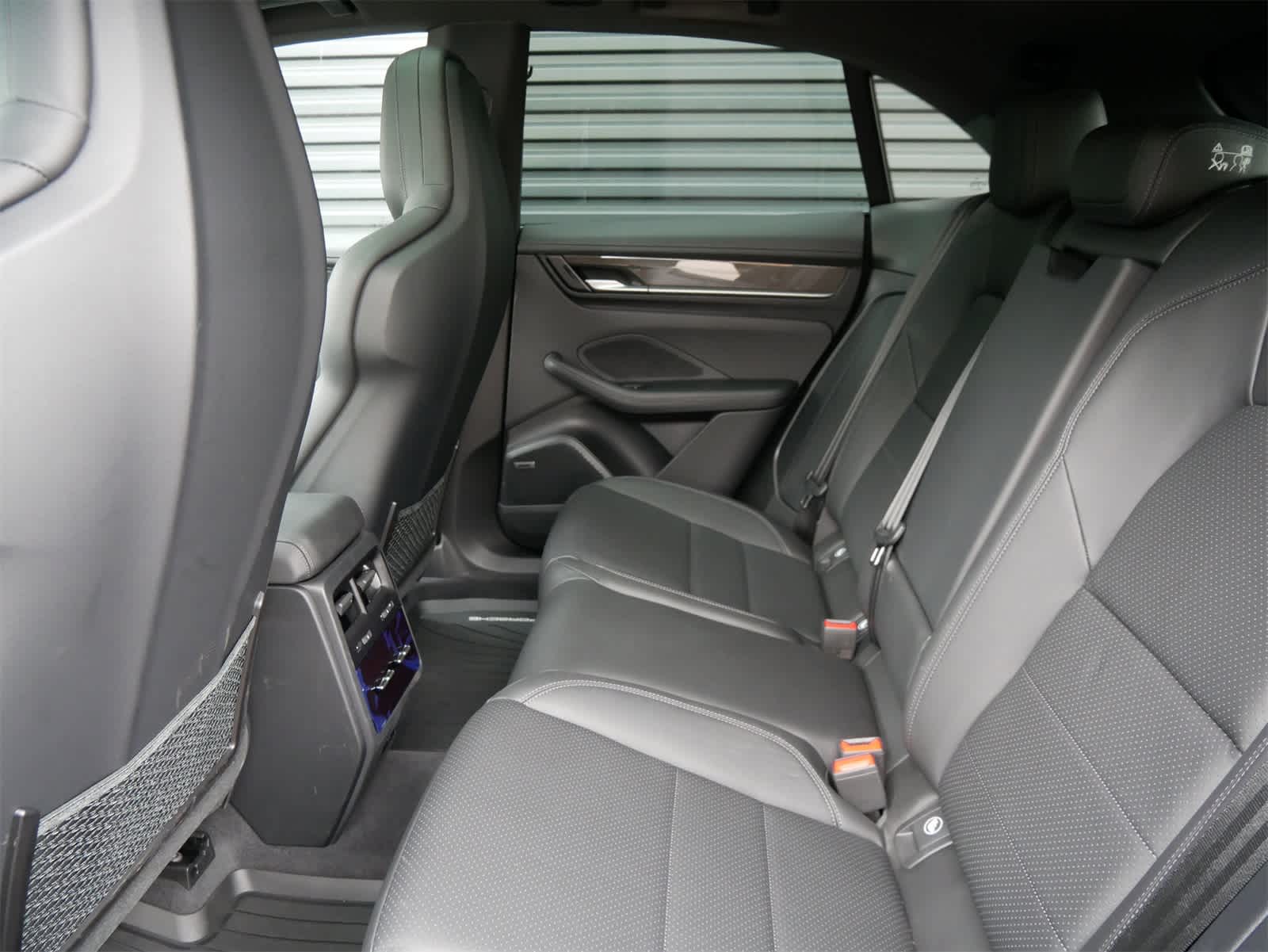 2024 Porsche Macan Electric 4 photo 6