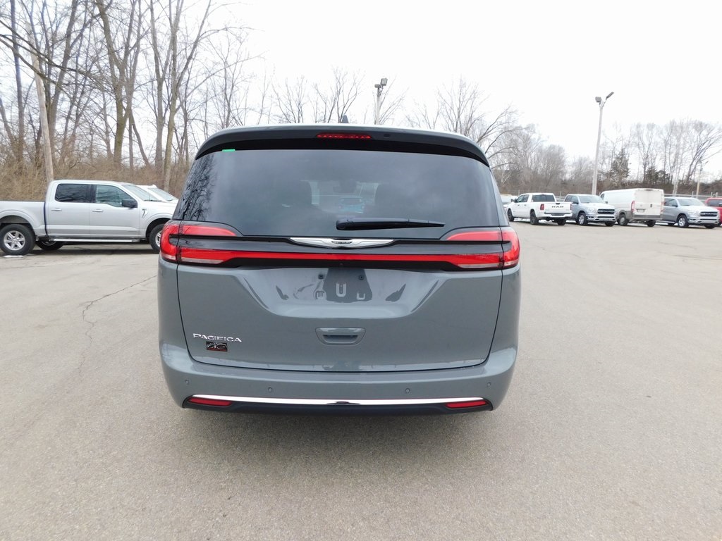 2025 Chrysler Pacifica photo 4