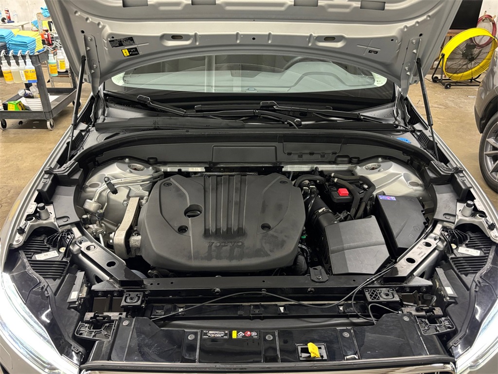 2023 Volvo XC60 B5 Plus photo 9