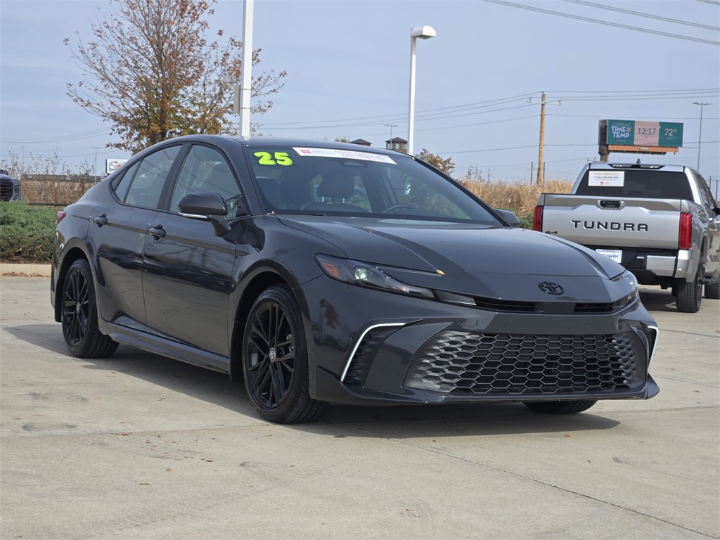 2025 Toyota Camry SE LE photo 2