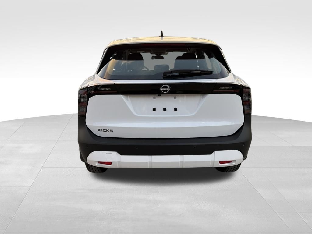 2026 Nissan Kicks S photo 2