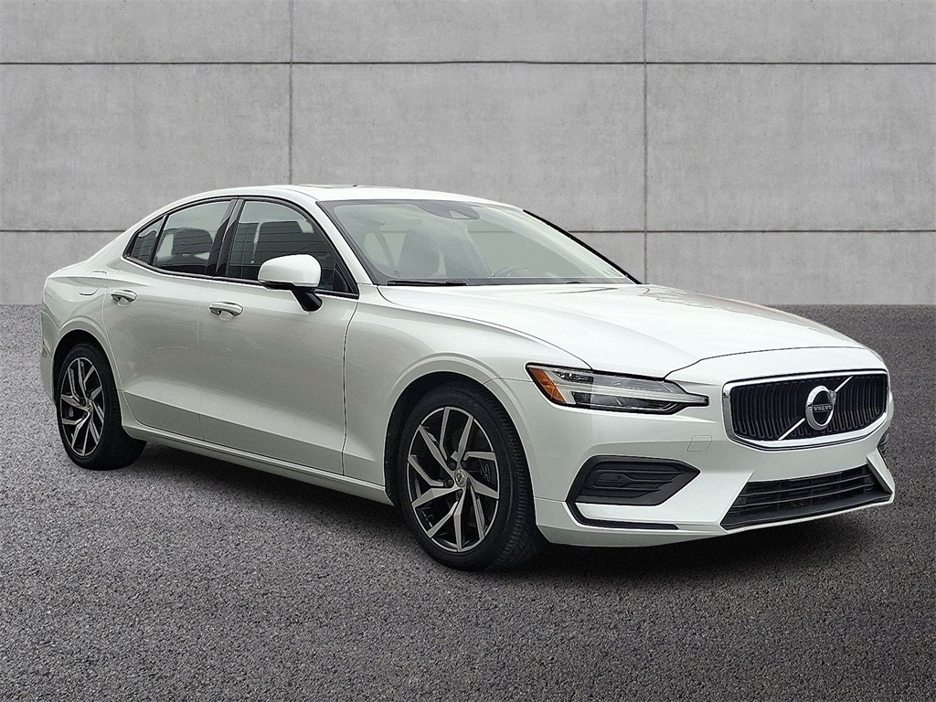 2020 Volvo S60 T6 Momentum photo 3