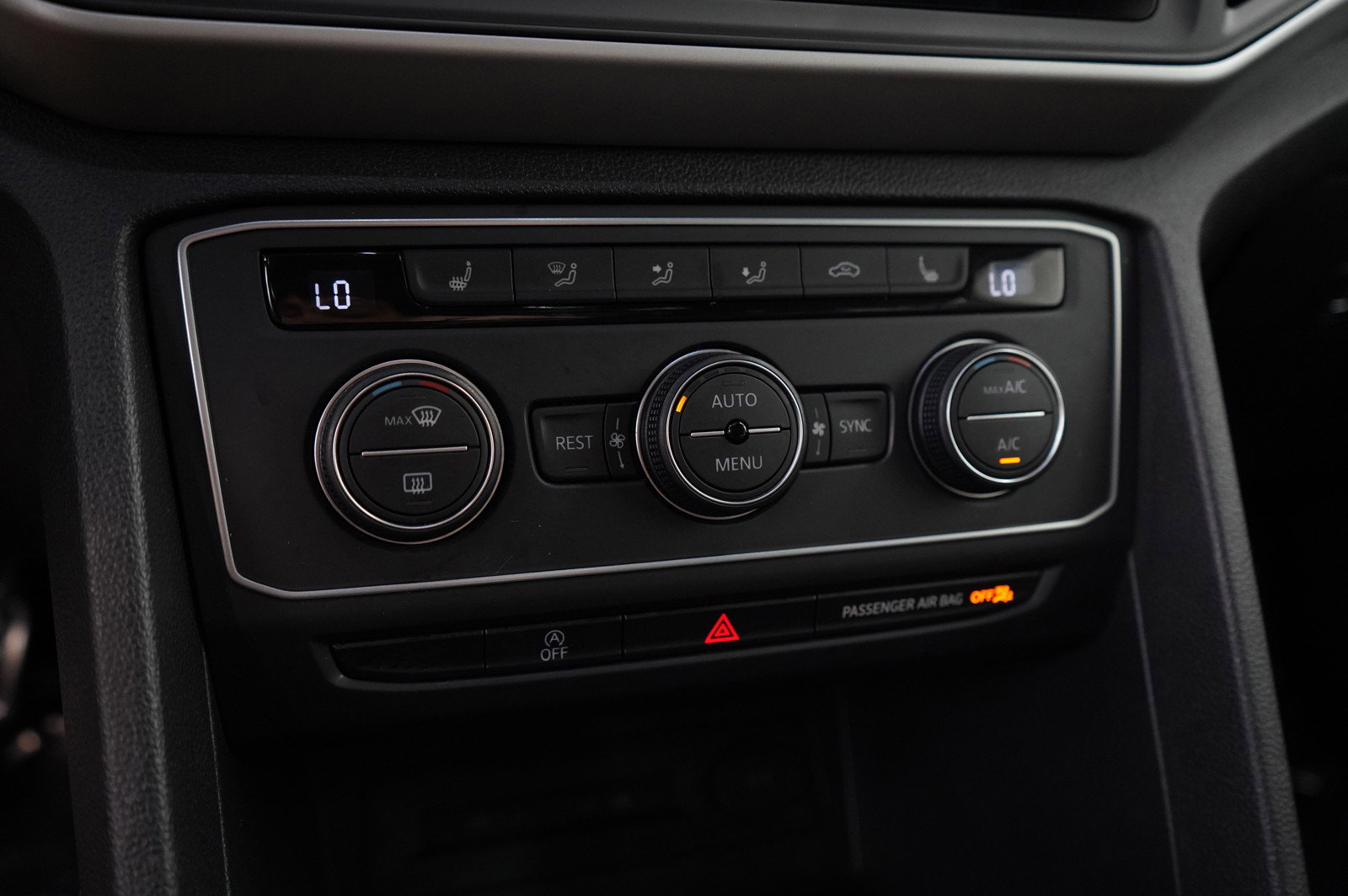 2021 Volkswagen Atlas SE Technology R-Line photo 23