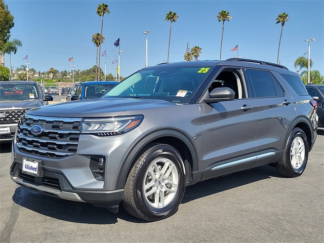2025 Ford Explorer photo 25