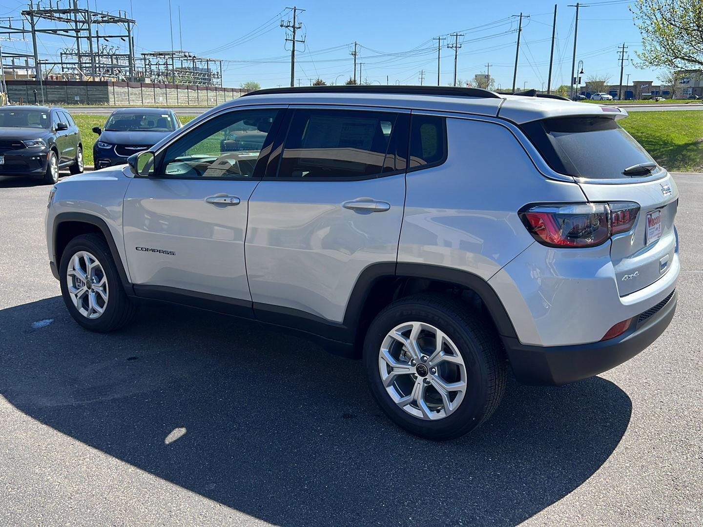 2025 Jeep Compass Latitude photo 4