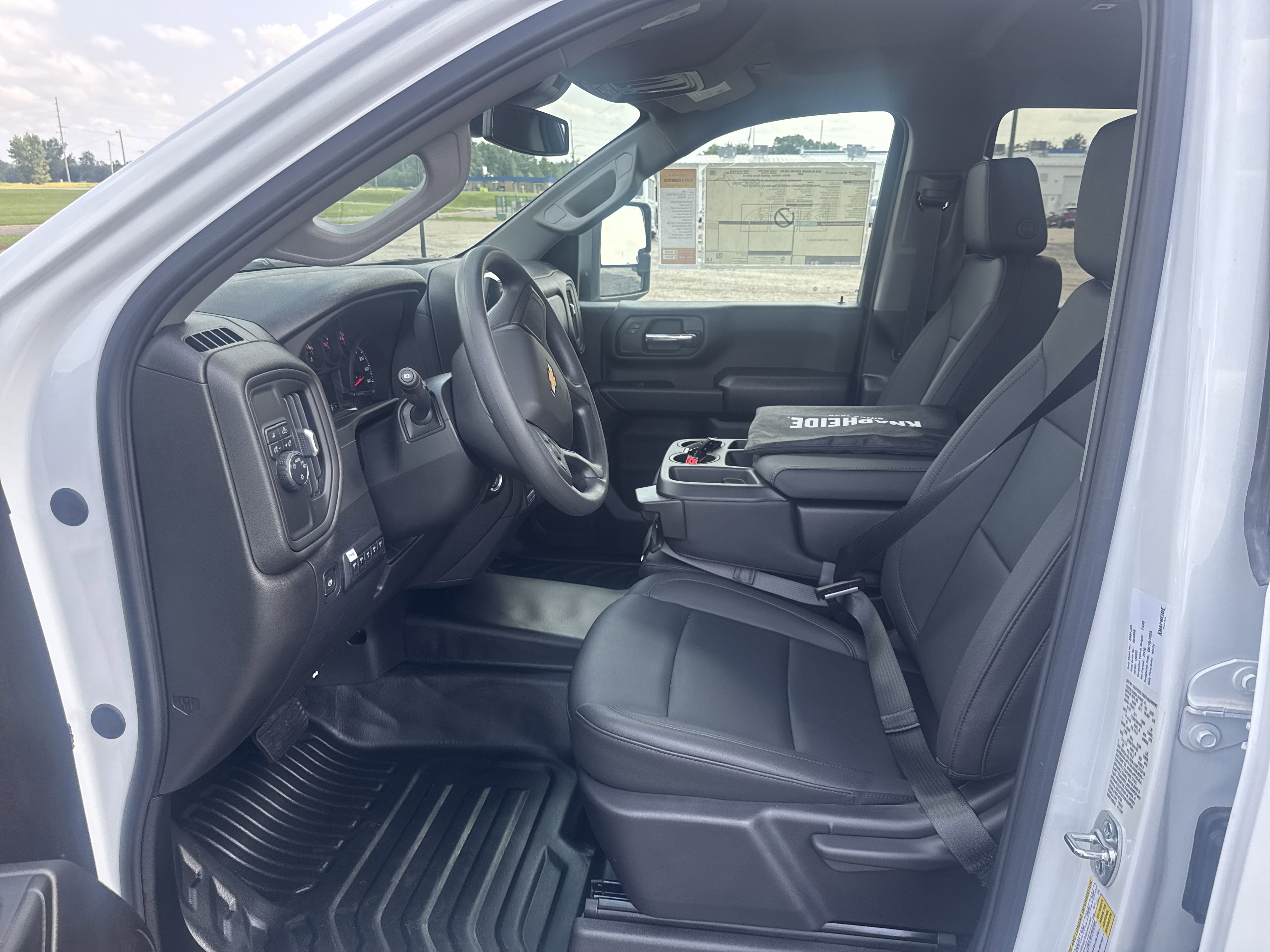 2025 Chevrolet Silverado 2500HD photo 2