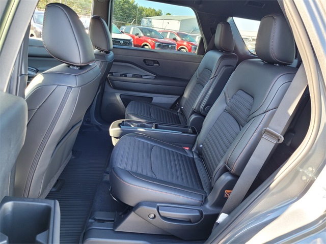 2025 Nissan Pathfinder Rock Creek photo 3