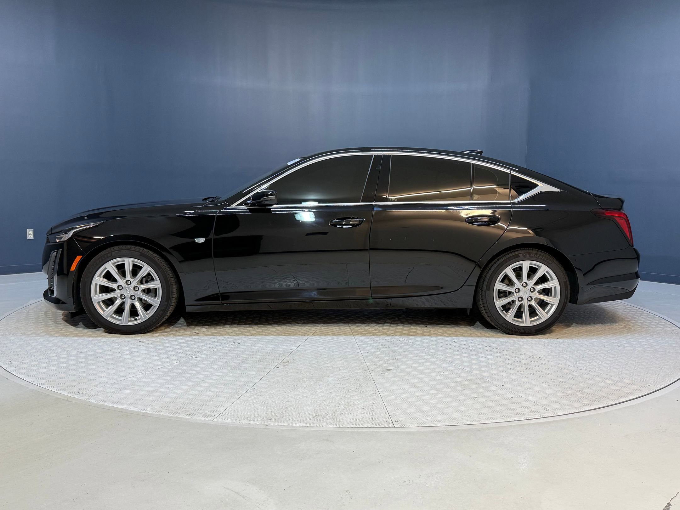 2024 Cadillac CT5 Luxury photo 2