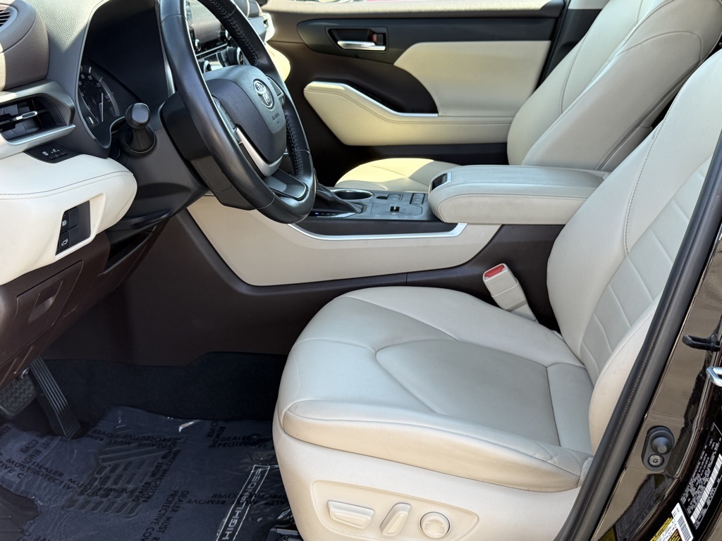 2022 Toyota Highlander XLE photo 17