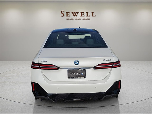 2026 Bmw 550e xDrive photo 4