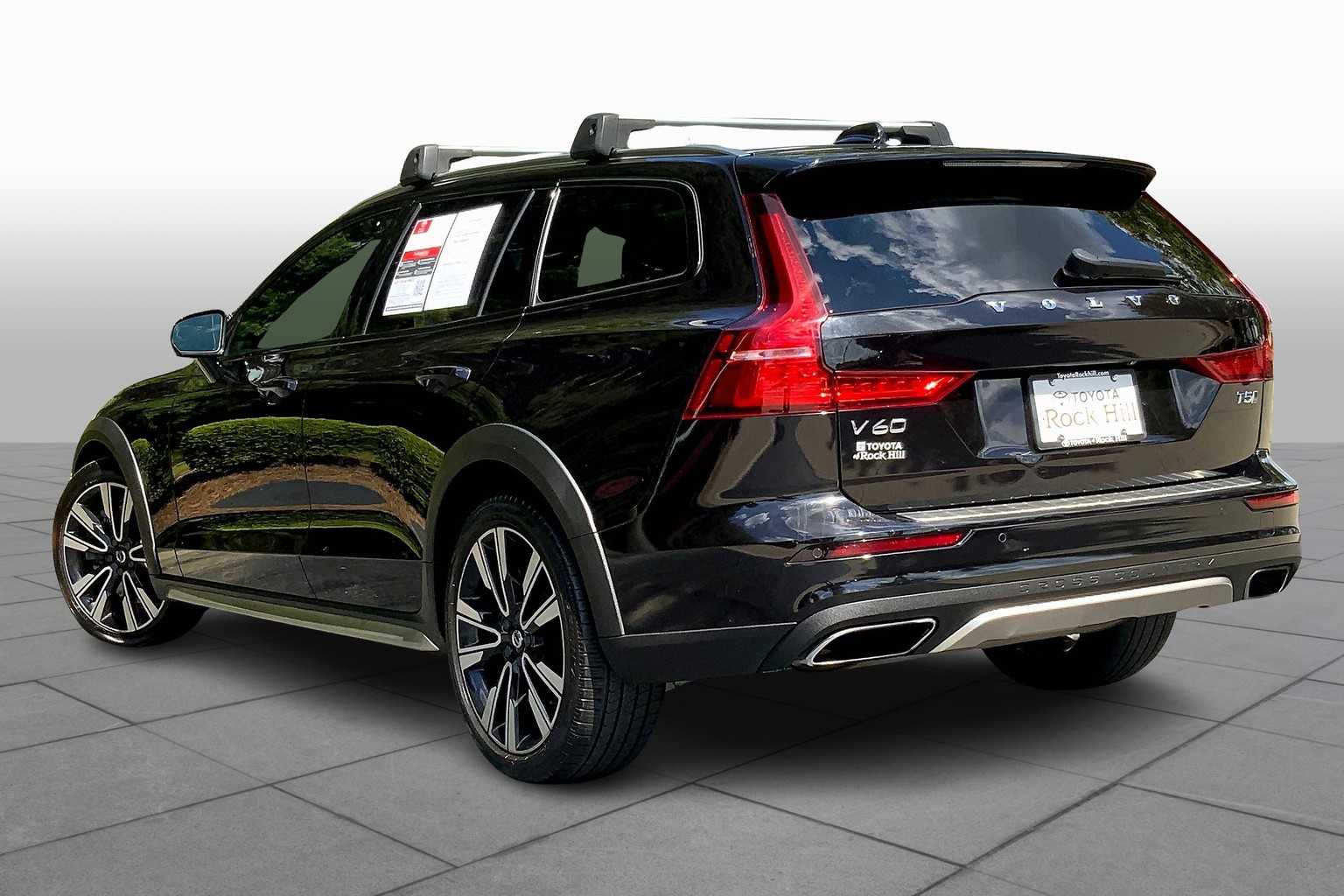 2020 Volvo V60 Cross Country photo 5