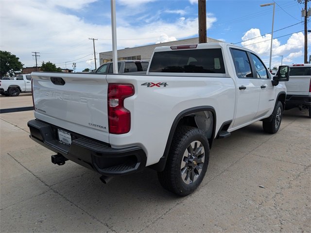 2025 Chevrolet Silverado 2500HD photo 2