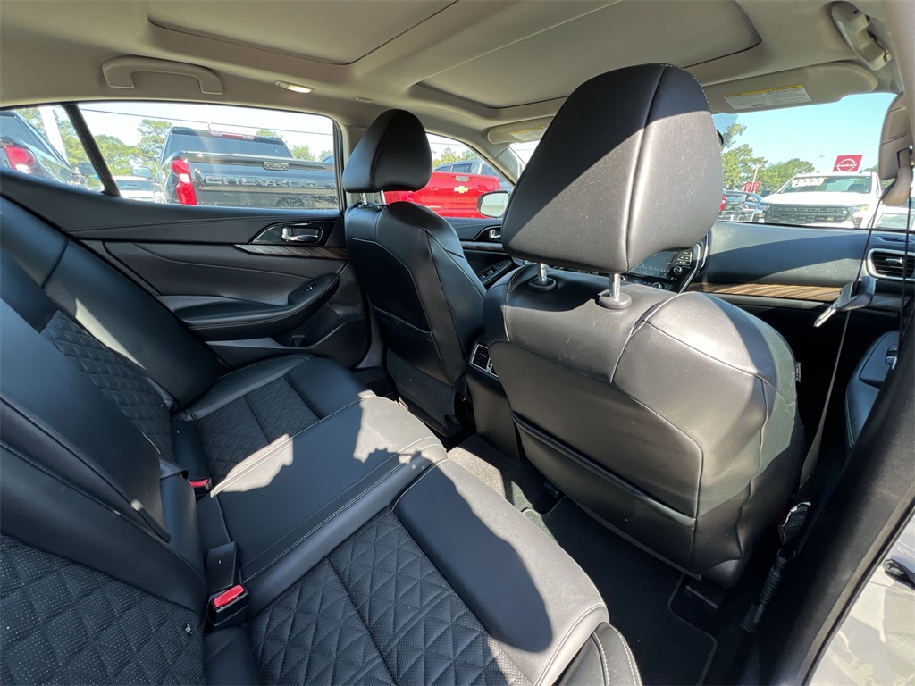 2017 Nissan Maxima Platinum photo 16