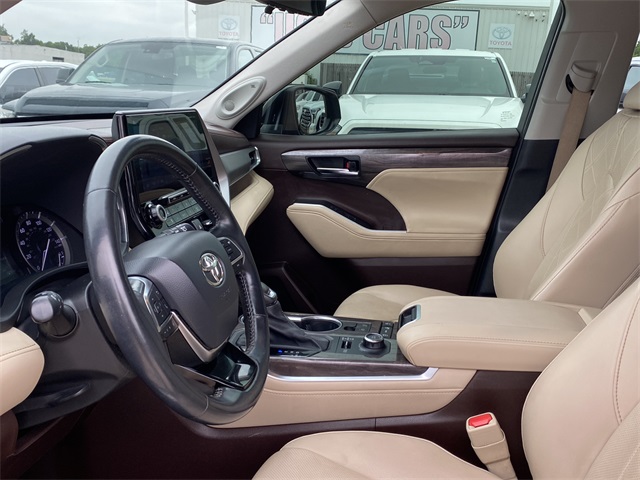 2021 Toyota Highlander Platinum photo 19