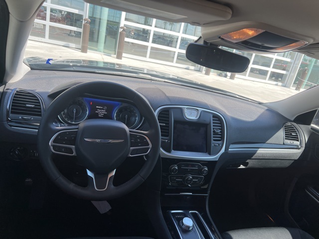 2023 Chrysler 300 Touring photo 12
